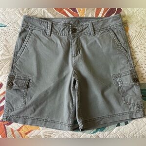 Navy green cargo shorts mid rise